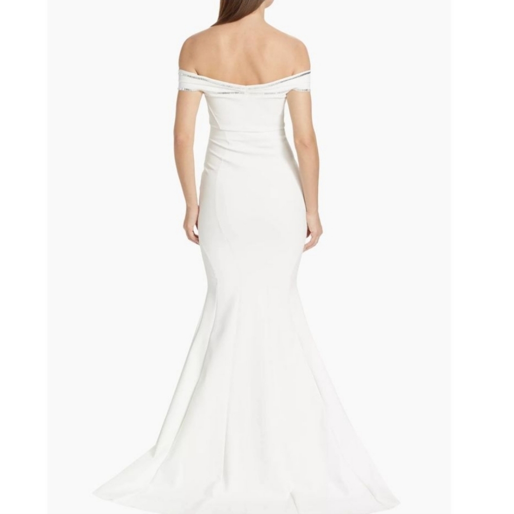NWT$1,390 Chiara Boni Genny Embellished White Mermaid Gown Dress Sz 2 (38) - Picture 5 of 16